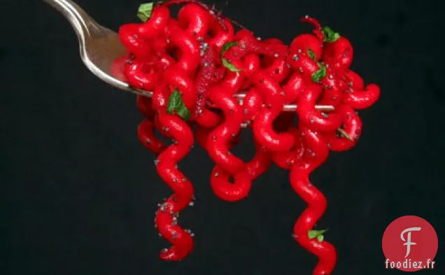 Fusilli de Betterave Rouge au Balsamique, Graines de Pavot et Menthe