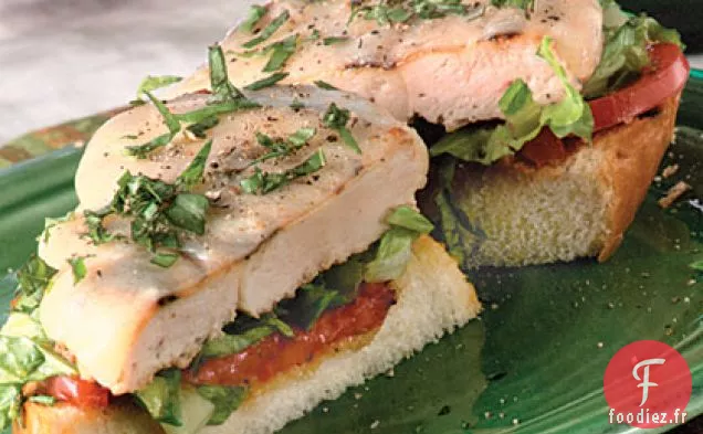 Sandwichs Au Poulet Grillé Méditerranéen à Face Ouverte