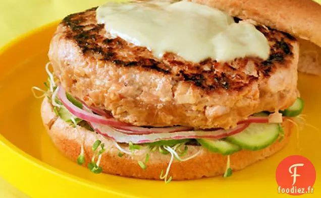 Burger de Thon à Nageoires Jaunes avec Relish de Concombre Japonais et Aïoli au Wasabi