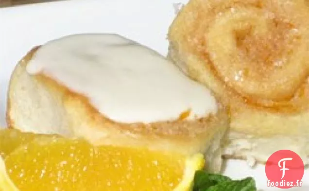 Rouleaux à l'Orange de Grand-Mère avec Glaçage au Fromage à la Crème à l'Orange