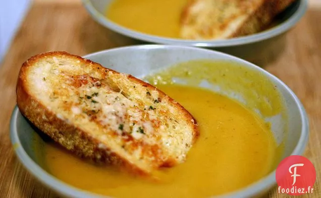 Soupe De Courge D'Hiver Aux Croûtons De Gruyère