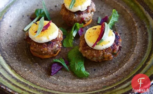 Canapés De Chevreuil Et De Courge Musquée Avec Œufs De Caille Frits