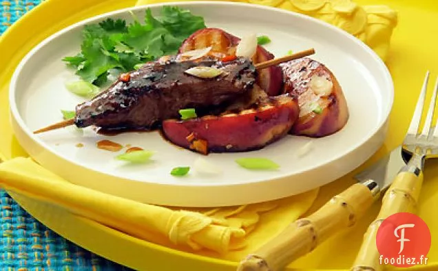 Satay de Magret de Canard Glacé aux Pêches et au Gingembre avec Pêches grillées