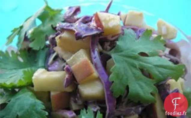 Salade de Pommes Violettes avec Vinaigrette au Beurre d'Arachide