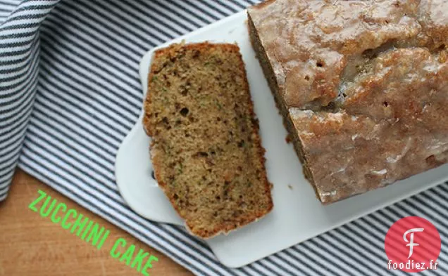 Gâteau Aux Courgettes Et À L'Huile D'Olive Avec Glaçage Croustillant Au Citron