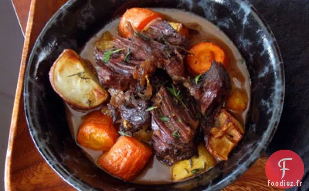 Rôti à l'Ail avec Pommes de Terre Rôties et Légumes-Racines