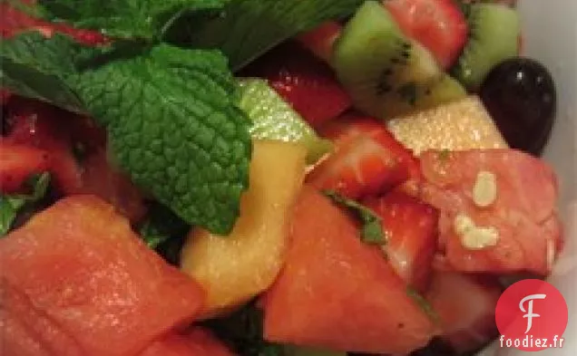 Salade de Fruits d'été avec Vinaigrette au Citron, au Miel et à la Menthe