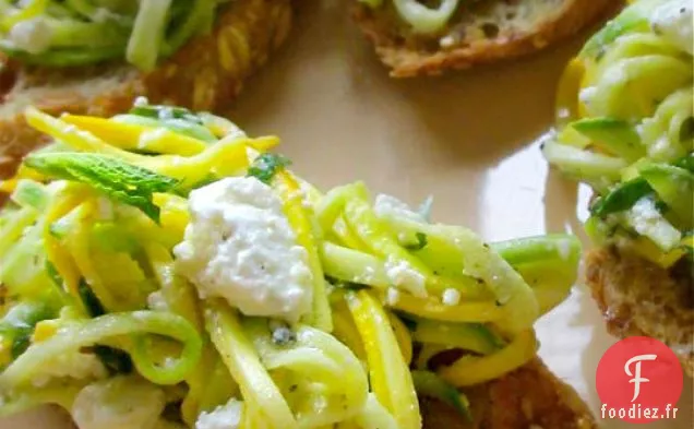Crostini À La Courge De Courgettes Et À La Feta