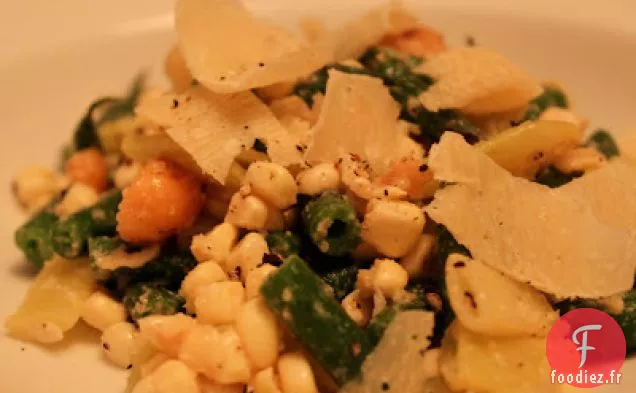 Salade De Fin D'Été Avec Maïs Sucré, Haricots Romano Et Macadamia
