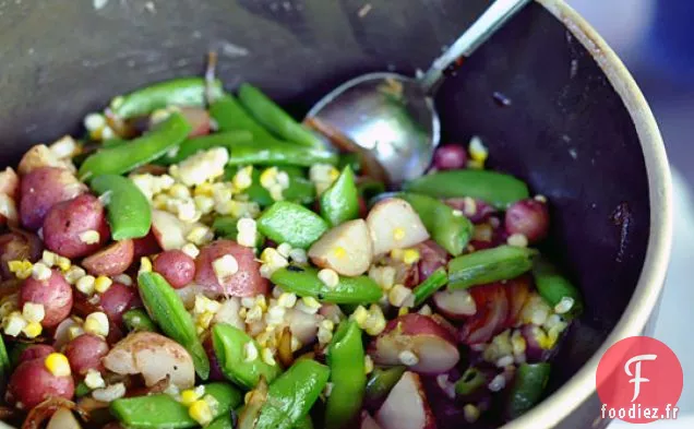 Pommes De Terre, Haricots Verts Et Maïs Dans Une Sauce Au Beurre Brun Citron