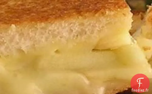 Sandwich aux Pommes Grillées et au Fromage Suisse
