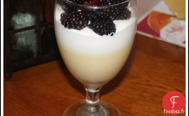 Crème Anglaise à la Crème Fouettée et Mûres