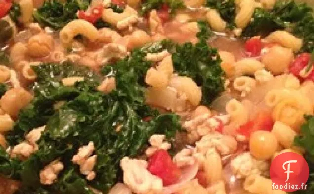 Soupe de Haricots Garbanzo à la Dinde et au Chou Frisé avec Pâtes