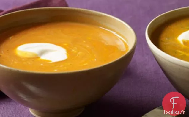 Soupe Au Poivre Rôti Et Au Maïs Sucré