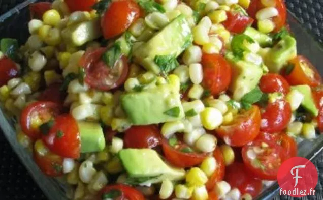 Salade De Maïs Grillé, Avocat Et Tomate Avec Vinaigrette Au Miel Et Au Citron Vert