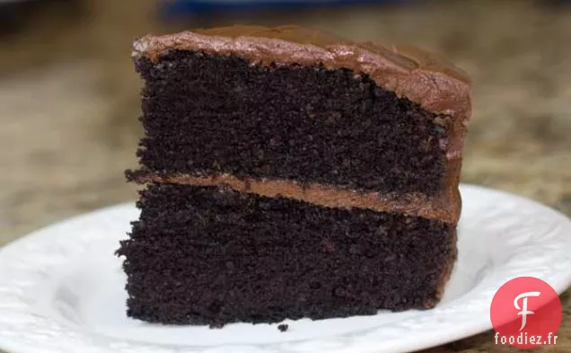 Gâteau à la Mayonnaise au Chocolat avec Glaçage à la Crème Sure