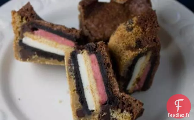 Barres de Brownie Napolitaines aux Pépites de Chocolat Oreo