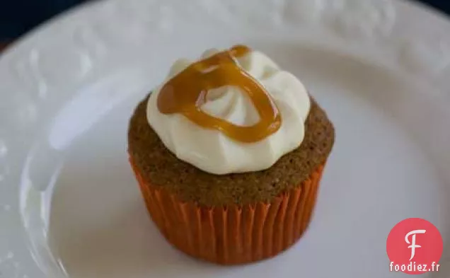 Cupcakes aux Épices avec Glaçage au Fromage à la Crème Fouettée