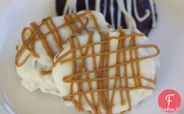 Bretzels Enrobés De Chocolat Blanc Fourrés De Biscoff
