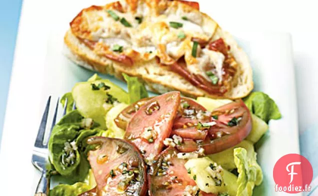 Tartines au Jambon et au Fromage avec Salade de Tomates Violettes Cherokee