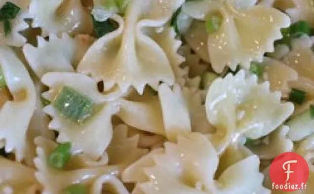 Salade de Pâtes à l'Ail et à l'Oignon Vert