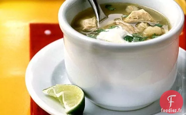 Posole (Soupe Tomatillo, Poulet et Hominy)