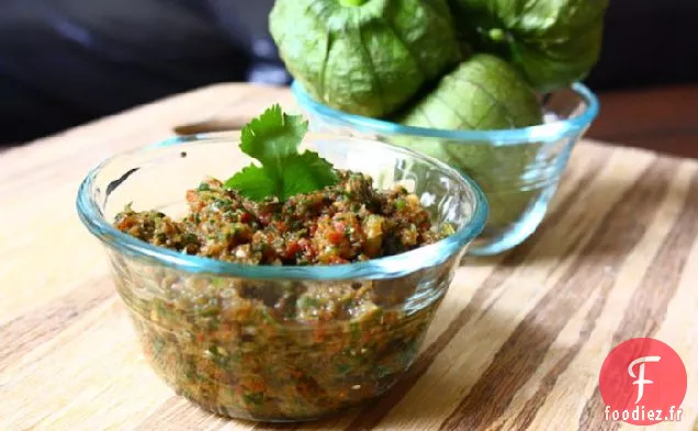 Salsa De Tomates Rôties À La Coriandre Fraîche Et Aux Tomatillos