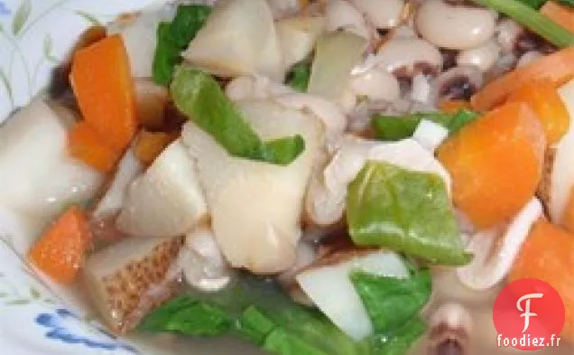 Soupe Chargée de Pois noirs, d'Épinards et de Légumes