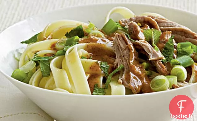 Nouilles au Rôti de Porc et Sauce aux Amandes