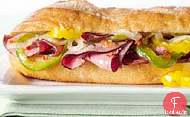Sandwich Italien à l'Oignon Sauté, au Poivre et au Bœuf