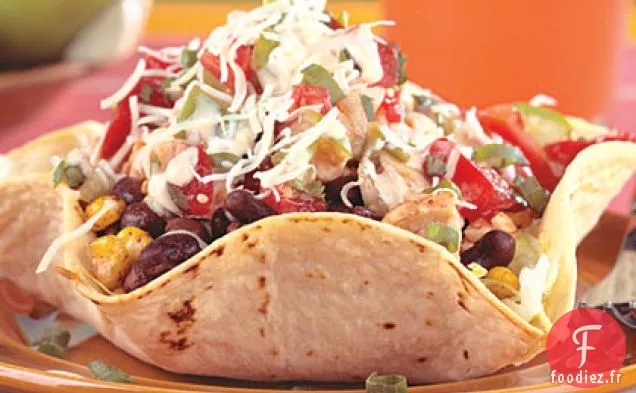 Salade de Tacos au Poulet et aux Haricots Noirs avec Vinaigrette aux Chipotles