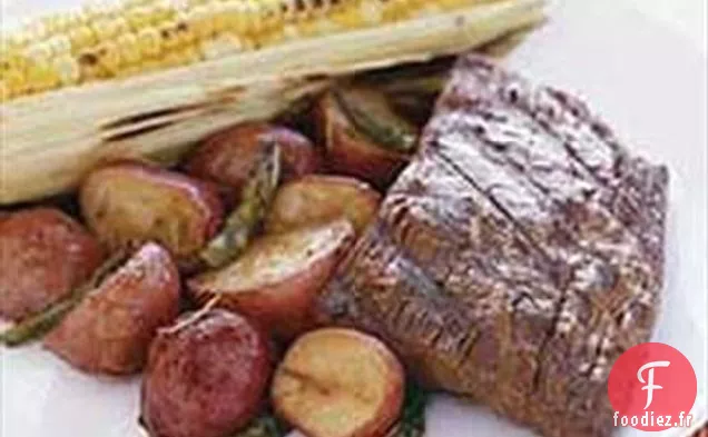 Steak de Flanc Grillé avec Légumes Rôtis et Maïs