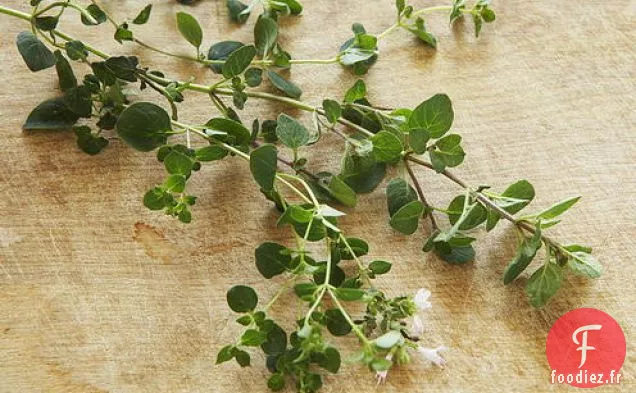 Morue Salée Fraîche Enveloppée de Pancetta avec des Légumes Verts flétris