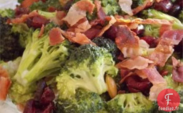 Salade de Brocoli Frais à la Charcuterie