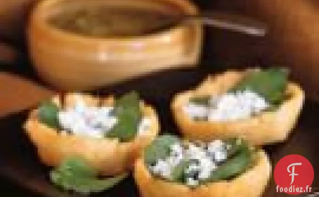 Sopes De Pommes De Terre Croustillantes (Bateaux masa) Avec Salsa, Fromage De Chèvre Et Il