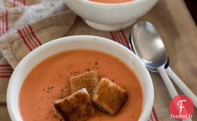 Soupe De Tomates Aux Croûtons De Fromage Grillé