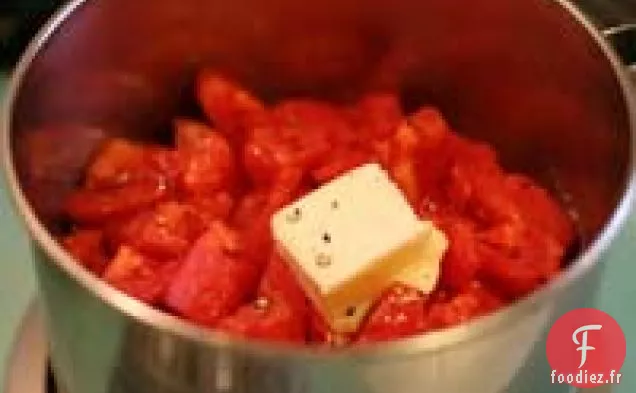 Tomates Cuites Avec Des Croûtons Grillés Au Beurre
