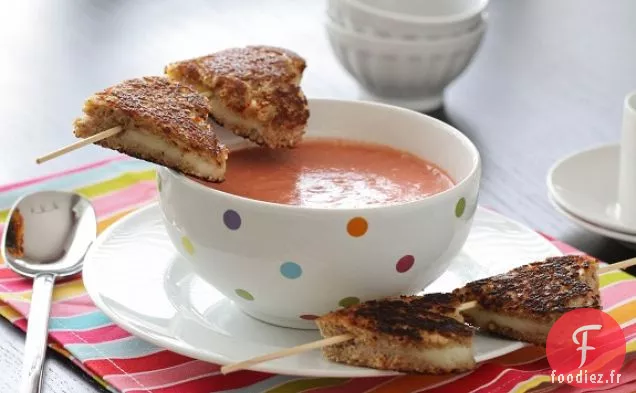 Brochettes de Fromage Grillé et Soupe Rapide aux Tomates