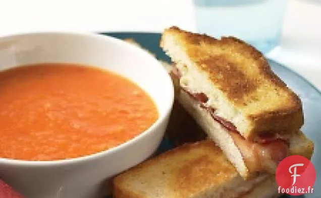 Soupe De Tomates Avec Toasties Au Fromage Et Au Bacon