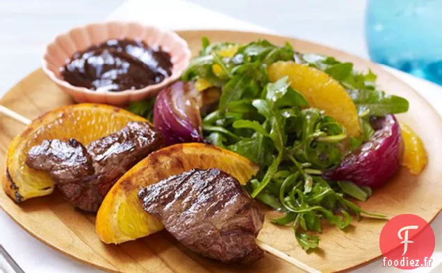 Brochettes d'Agneau Épicées et Salade d'Orange, d'Oignon et de Roquette