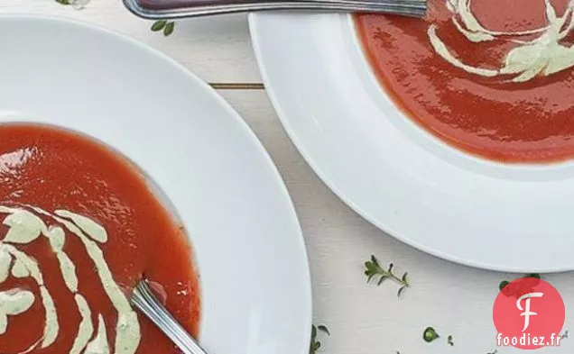 Soupe De Tomates Réfrigérée À La Crème Fouettée Déesse Verte