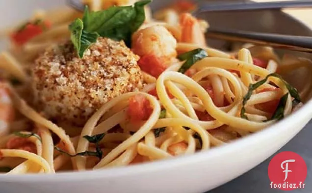 Linguine aux Crevettes, Tomates et Basilic avec des rondelles de Fromage de Chèvre chaud