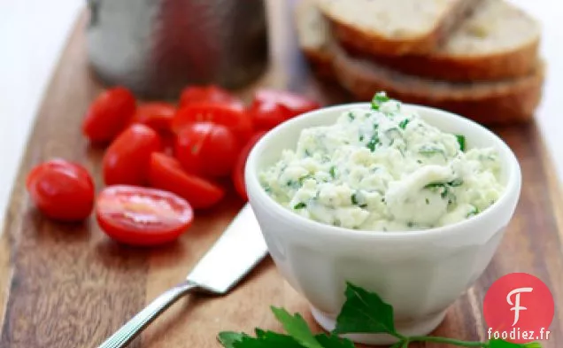 Crostini À La Ricotta Aux Herbes Et À La Tomate
