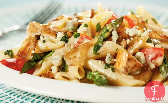 Penne au Poulet Grillé, Gorgonzola, Asperges et Oignons Caramélisés