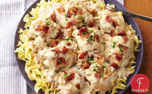 Poulet Étouffé à la Mijoteuse avec Bacon et Oignons