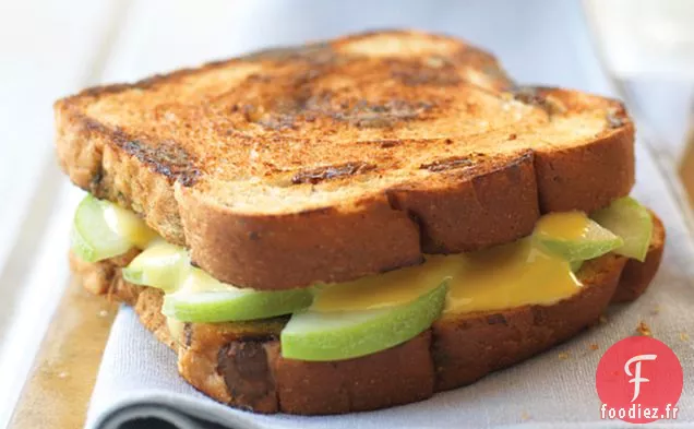 Grill aux Pommes au Fromage et aux Raisins Secs à la Cannelle