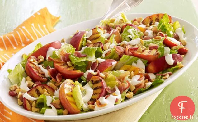 Salade de Pêches Grillées avec Vinaigrette au Fromage Bleu