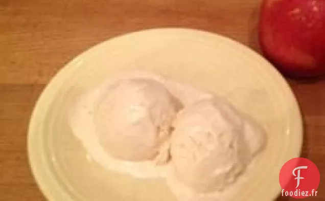Crème Glacée aux Pommes Et Au Caramel