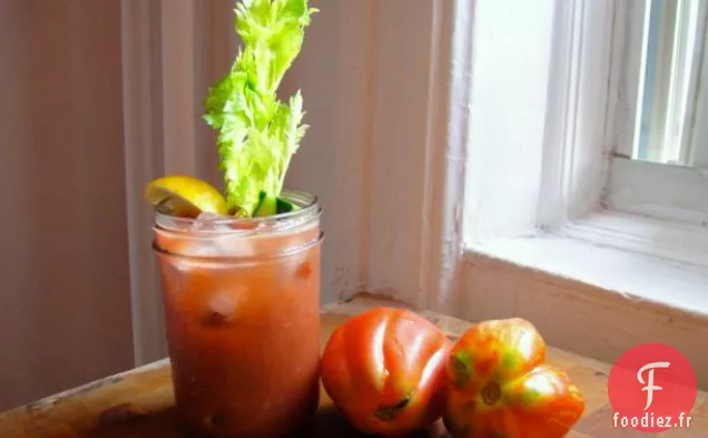 Cuisinez le livre: Bloody Marys aux légumes d'été et aux Tomates