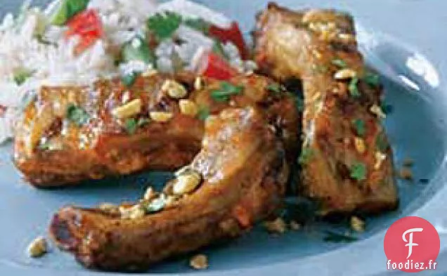 Côtes Levées Grillées à la Campagne avec Sauce à la Taupe aux Arachides